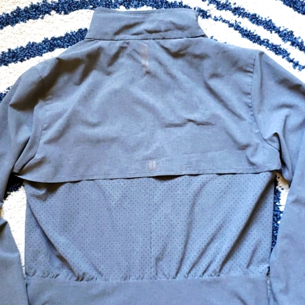 Brooks Run Jacket - Picture 6 of 8